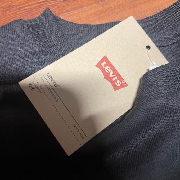 Levi’s Black Graphic Tee  - Picture 2 of 2